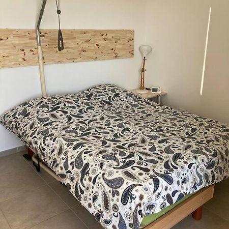 Appartement Rdc Avec Parking Prive La Fare-les-Oliviers المظهر الخارجي الصورة